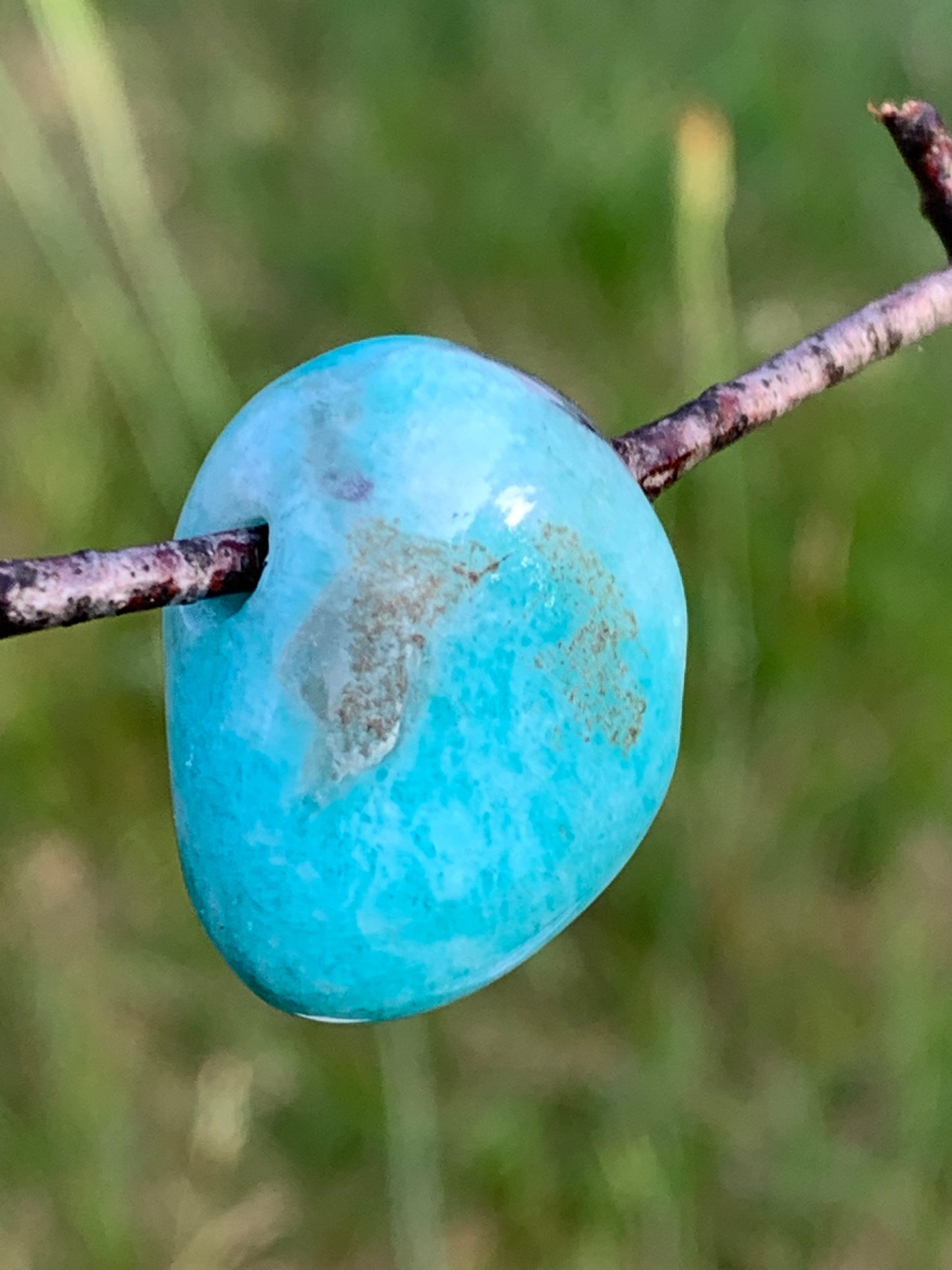 Amazonite, pierre percée de 24mm de hauteur x 20 x 11. Vendu avec cordon réglable de couleur noire offert !
