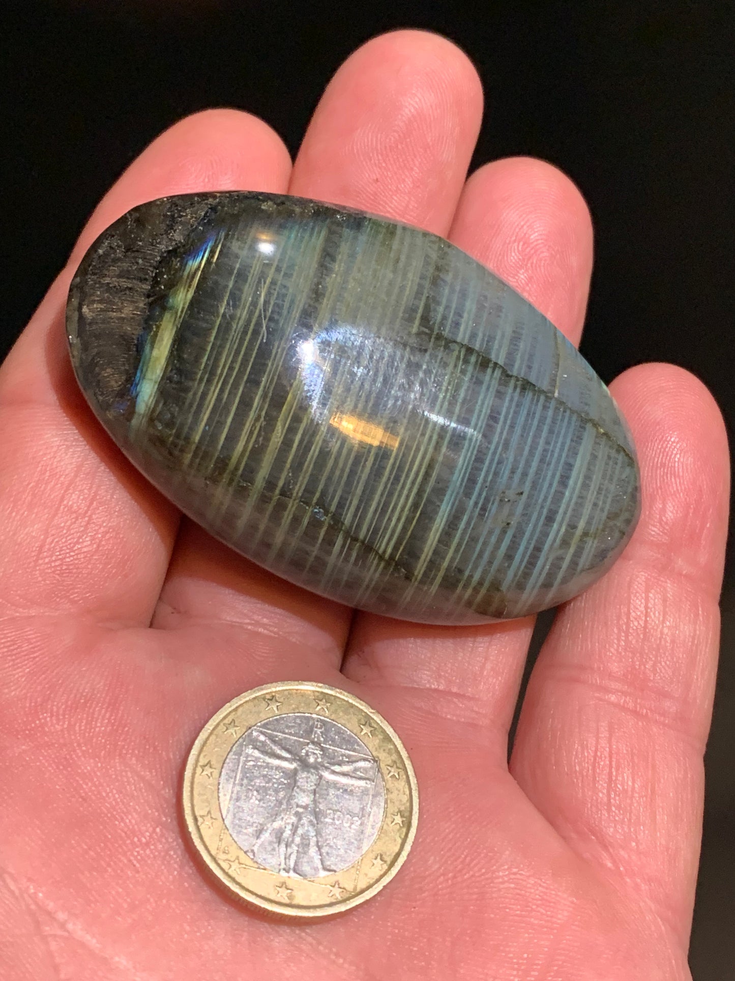 Labradorite, galet/ pierre plate - 65 x 41 x 21 mm - 84,6 gr. - parfait pour une pierre de massage !