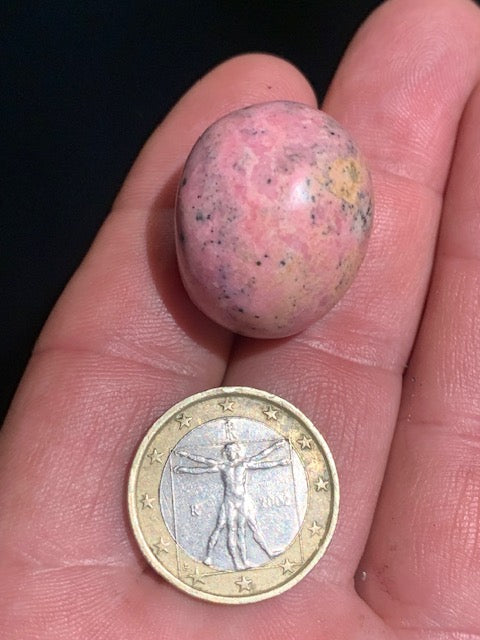 Rhodonite - pierre roulée - 27 x 21 x 20 mm - 23 gr.