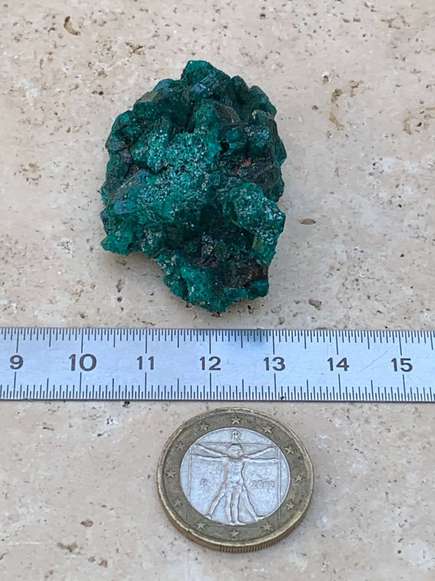 Dioptase, spécimen cristalisé de 46mm x 30 x 20 - 28 grammes ! Rare et puissante en minéralogie et lithothérapie !