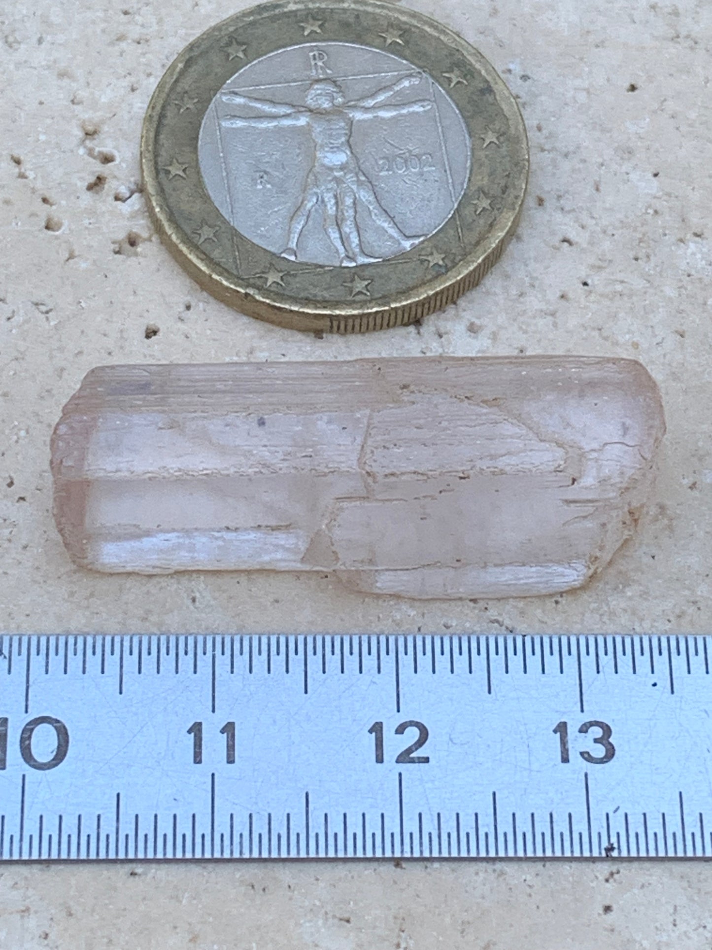 Kunzite, spècimen de 35mm x12 x 8 - 7,3 grammes. Parfait pour la bijouterie, collection, exposition...