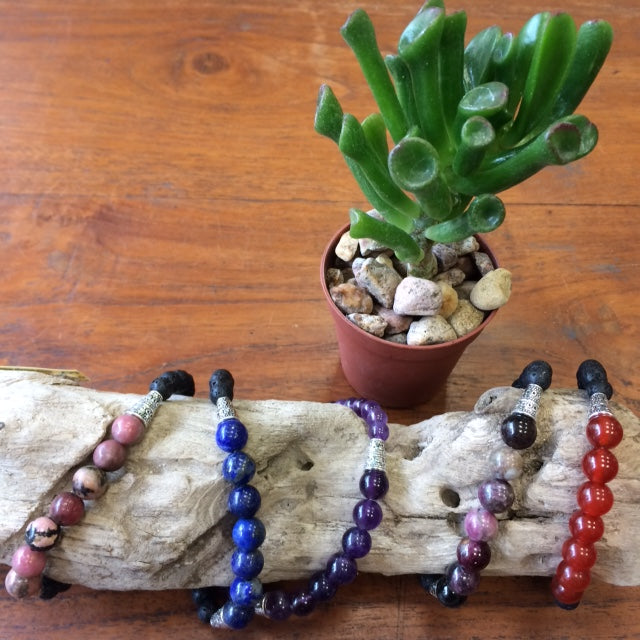 Bracelet Collection 'Ethnique', perles de lave 8 mm + 7 semi-précieuses, longueur 17-21 cm, fait main par Zen C° !