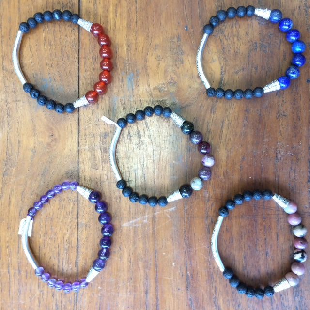 Bracelet Collection 'Ethnique', perles de lave 8 mm + 7 semi-précieuses, longueur 17-21 cm, fait main par Zen C° !