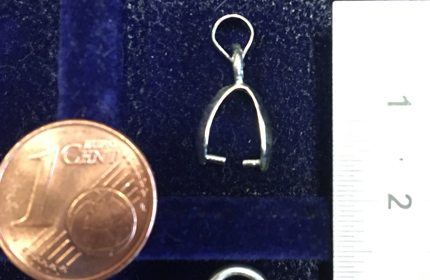 Sélection de bélières pour pierres percées (cabochons, perles...). De 5 à 15 millimètres... Très bonne qualité, parfait pour adapter vos pierres préférées ! Finition Argent, doré ou argenté ! 