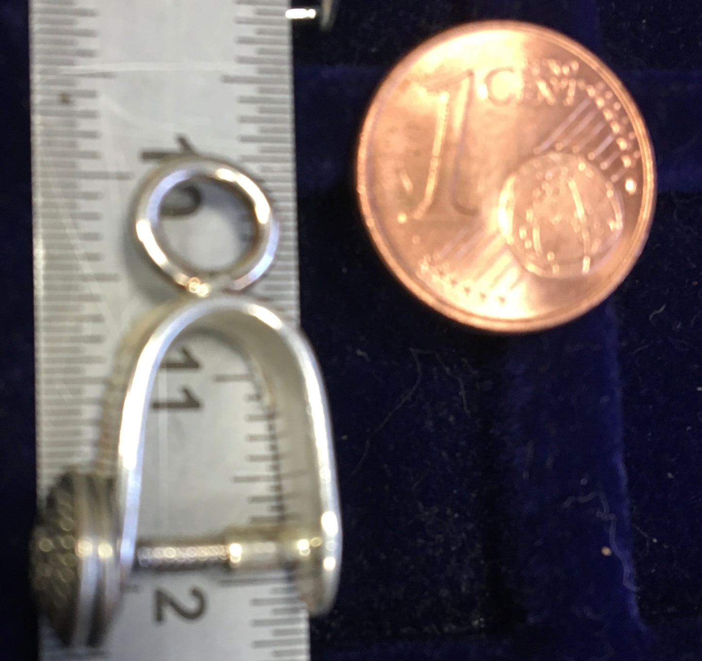 Sélection de bélières pour pierres percées (cabochons, perles...). De 5 à 15 millimètres... Très bonne qualité, parfait pour adapter vos pierres préférées ! Finition Argent, doré ou argenté ! 