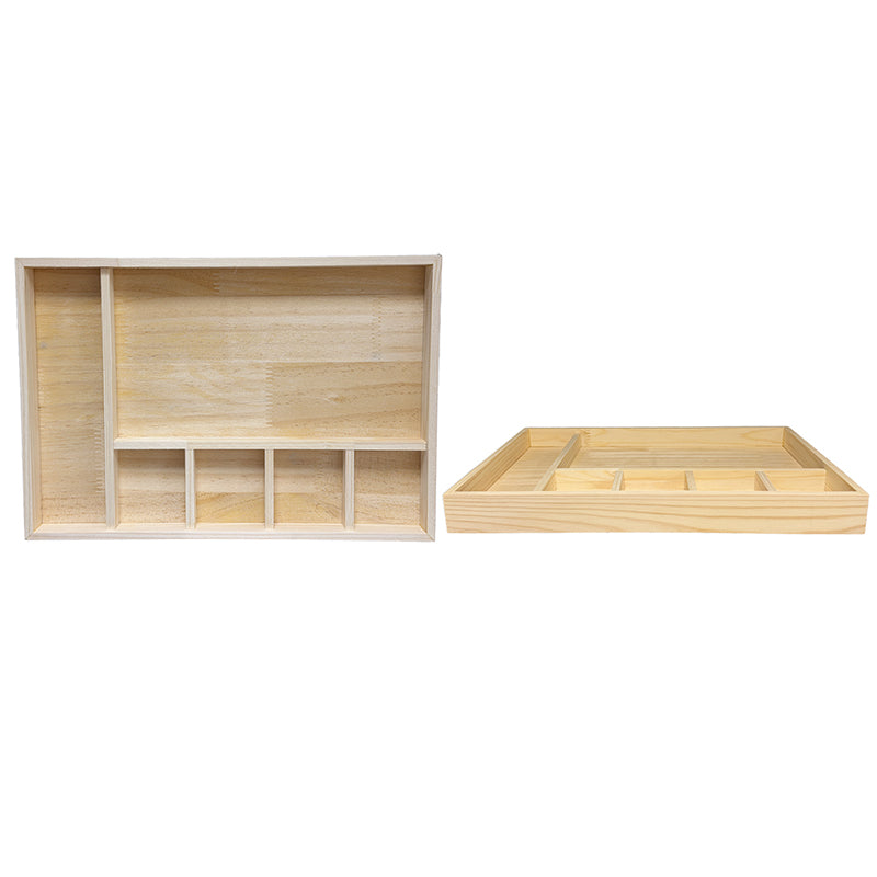 Plateau en bois (Pin) à compartiments, idéal pour organiser et présenter vos objets, que ce soit pour des bijoux, des accessoires ou des articles de décoration