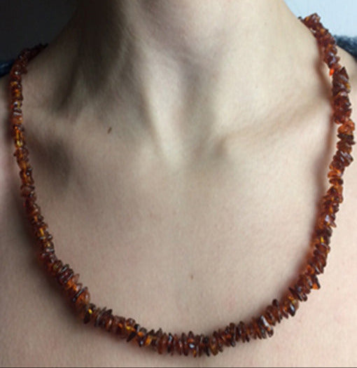 Ambre, perles de formes libres de 10 à 15 mm, vendu en bracelet ou collier de 65 cm, fermoir à vis. Qualité AA à AAA !
