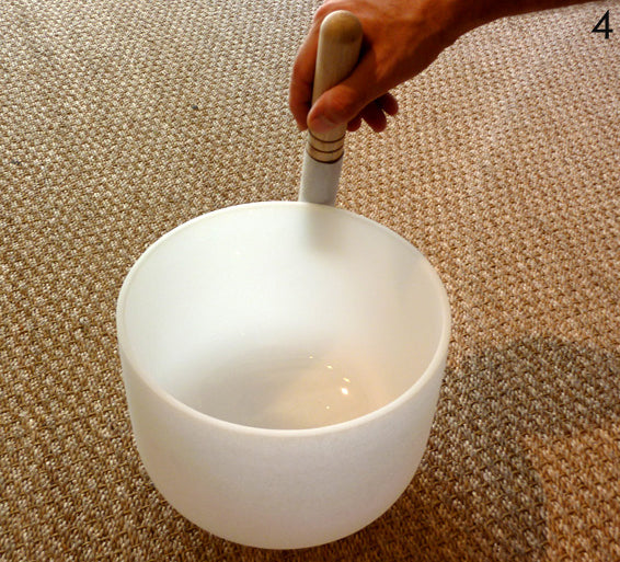 Bol chantant en cristal givré 432 Hz, de 25 à 40 cm. Notes au choix, vendu à l’unité ou en set de 7, avec maillet & anneau !