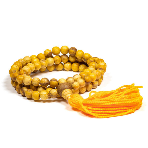 Mala en Palo Santo (bois aromatique), avec 108 perles de 8/9 millimètres, y compris la perle Guru.
Fabriqué à partir de Palo Santo du Pérou cultivé de manière durable (certifié SERFOR) !