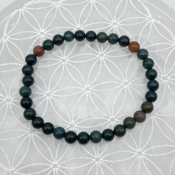 Jaspe Héliotrope/ Jaspe Sanguin, perles rondes de 6 ou 8 mm. Vendu en fil de perle 38/39 cm, en bracelet de 17 à 21cm, en collier de 45 ou sautoir de 60cm. Qualité AA à AAA !