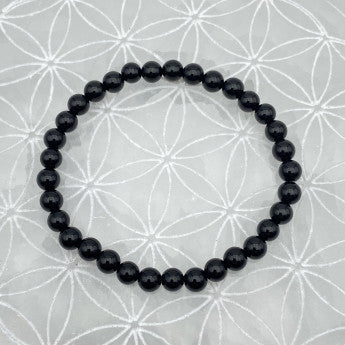Onyx 'finition Mate', perles rondes de 6 ou 8 mm. Vendu en fil de perle 38/39 cm, en bracelet de 17 à 21cm, en collier de 45 ou sautoir de 60cm. Qualité AA à AAA !