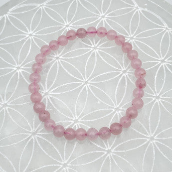 Quartz rose, perles rondes de 4, 6, 8 ou 10 mm. Vendu en fil de perle 38/39 cm, en bracelet de 17 à 21cm, en collier de 45 ou sautoir de 60cm. Qualité AA à AAA, superbes perles !
