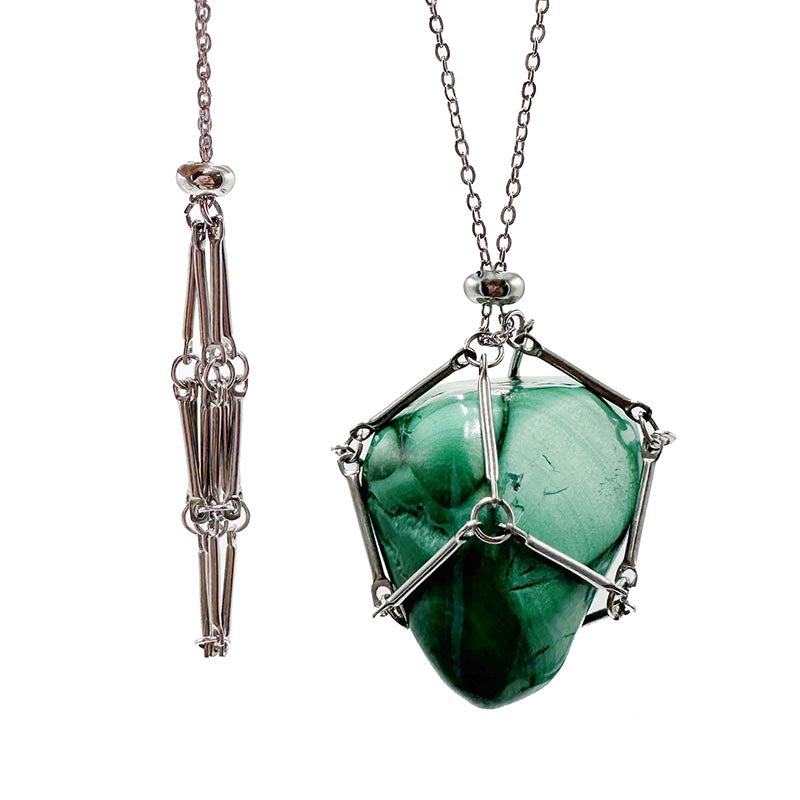 Pendentif/ Cage articulée avec chaînette de 45 centimètres de longueur + rajout de 5. Parfait pour porter vos pierres favorites ! Une pierre offerte par cage achetée !