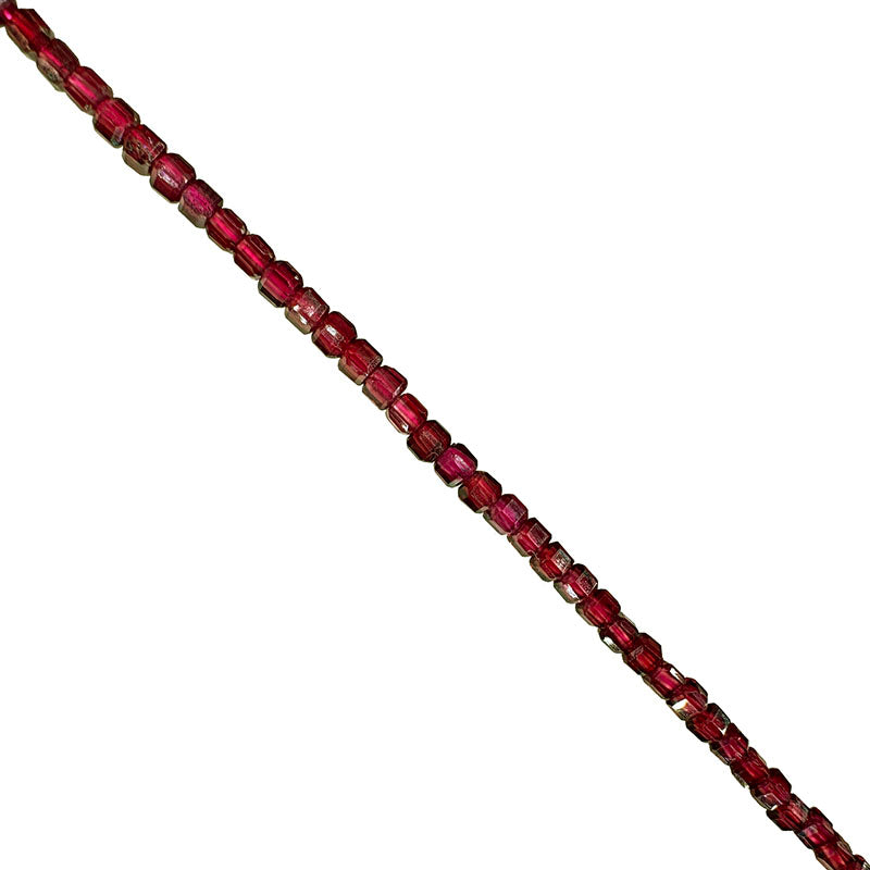 Grenat, perles carrées de 2 millimètres. Vendu en fil de perles de 40 cm, en bracelet de 17 à 21 cm, ou en collier de 45. Qualité AA à AAA !