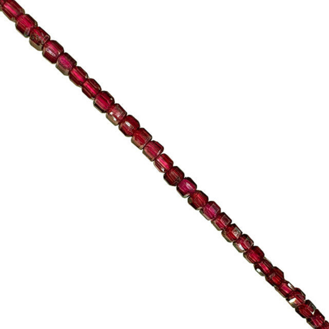 Grenat, perles carrées de 2 millimètres. Vendu en fil de perles de 40 cm, en bracelet de 17 à 21 cm, ou en collier de 45. Qualité AA à AAA !