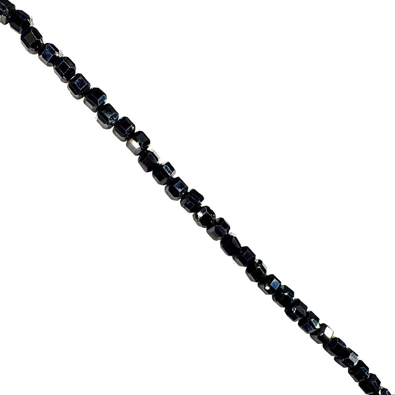 Spinelle - Perles carrées de 2 millimètres. Vendu en fil de perles de 40 cm, en bracelet de 17 à 21 cm, ou en collier de 45. Qualité AA à AAA !