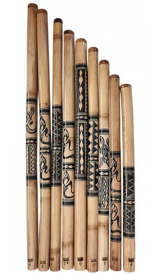 Didgeridoo en bambou avec gravure de 'Maori' de 1,30 à 1,70 m - 1,40 kg environ. Trés léger et avec un design authentique !