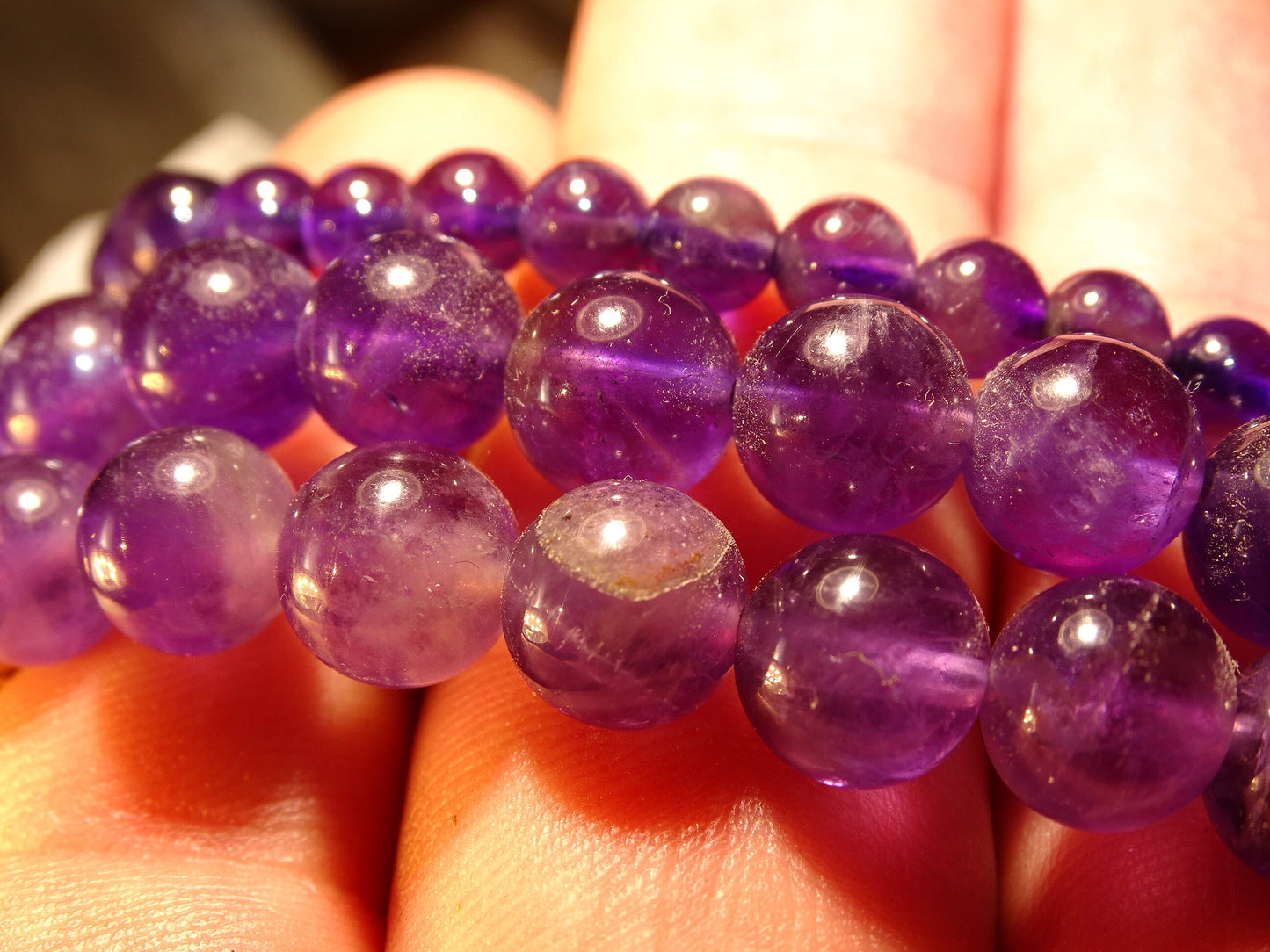 Améthyste, perles rondes 6, 8 ou 10 mm • Fil de 38/39 cm • Bracelet 17 à 21 cm • Collier 45 cm • Sautoir 60 cm. Qualité AA à AAA – Superbe qualité !