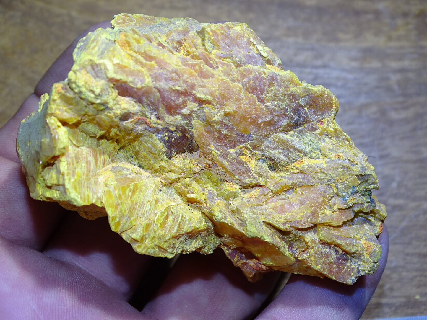 Orpiment, spéciment brut et naturel de 80 x 50 x 30 mm - 40 grammes. Magnifique pièce pour exposition, lithothérapie, collection !