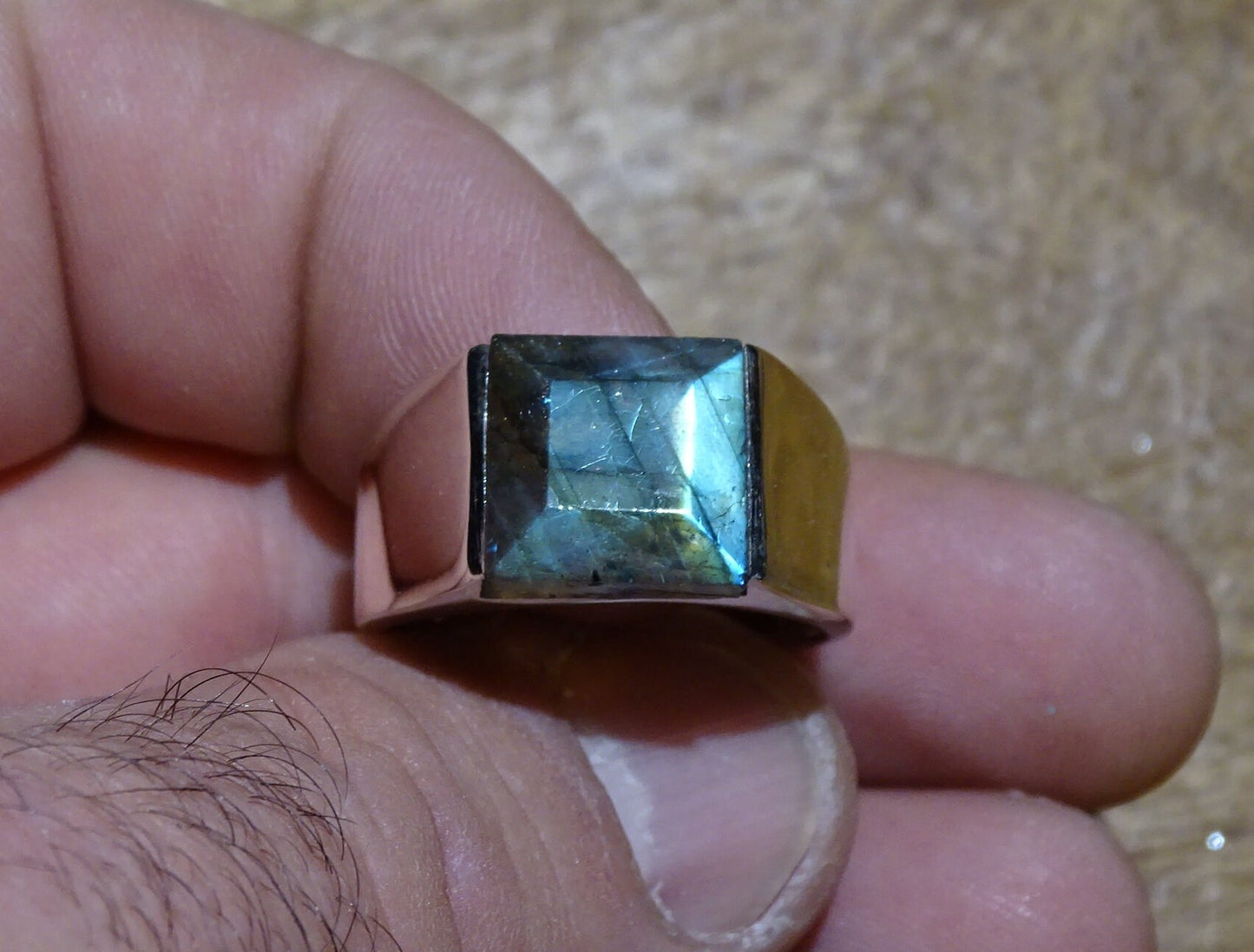 Bague/ chevalière qualité supérieure "Homme ou Femme", en Labradorite bleue, en Argent 0,925, taille disponible de 60 à 74 Fr. superbe cabochon serti d’un bleu envoutant et fascinant !