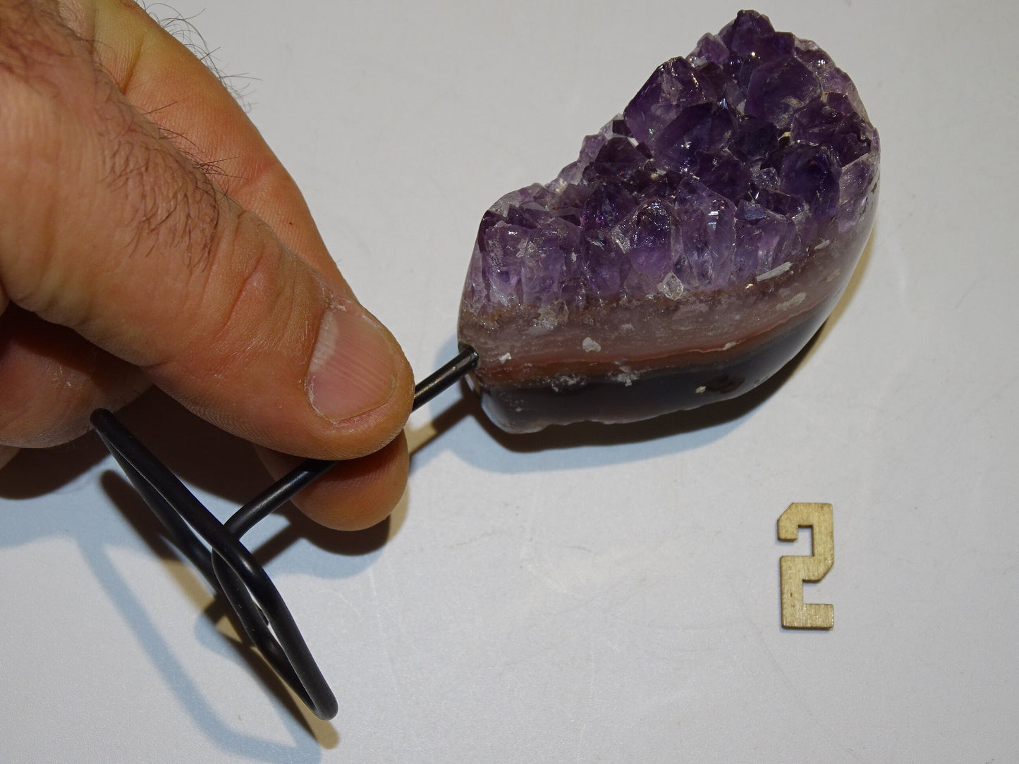 Améthyste, petite druse avec socle en métal sur mesure. 10,5 cm de haut x4 x4 - 150 gr. Superbe qualité AA, en provenance du Brésil !