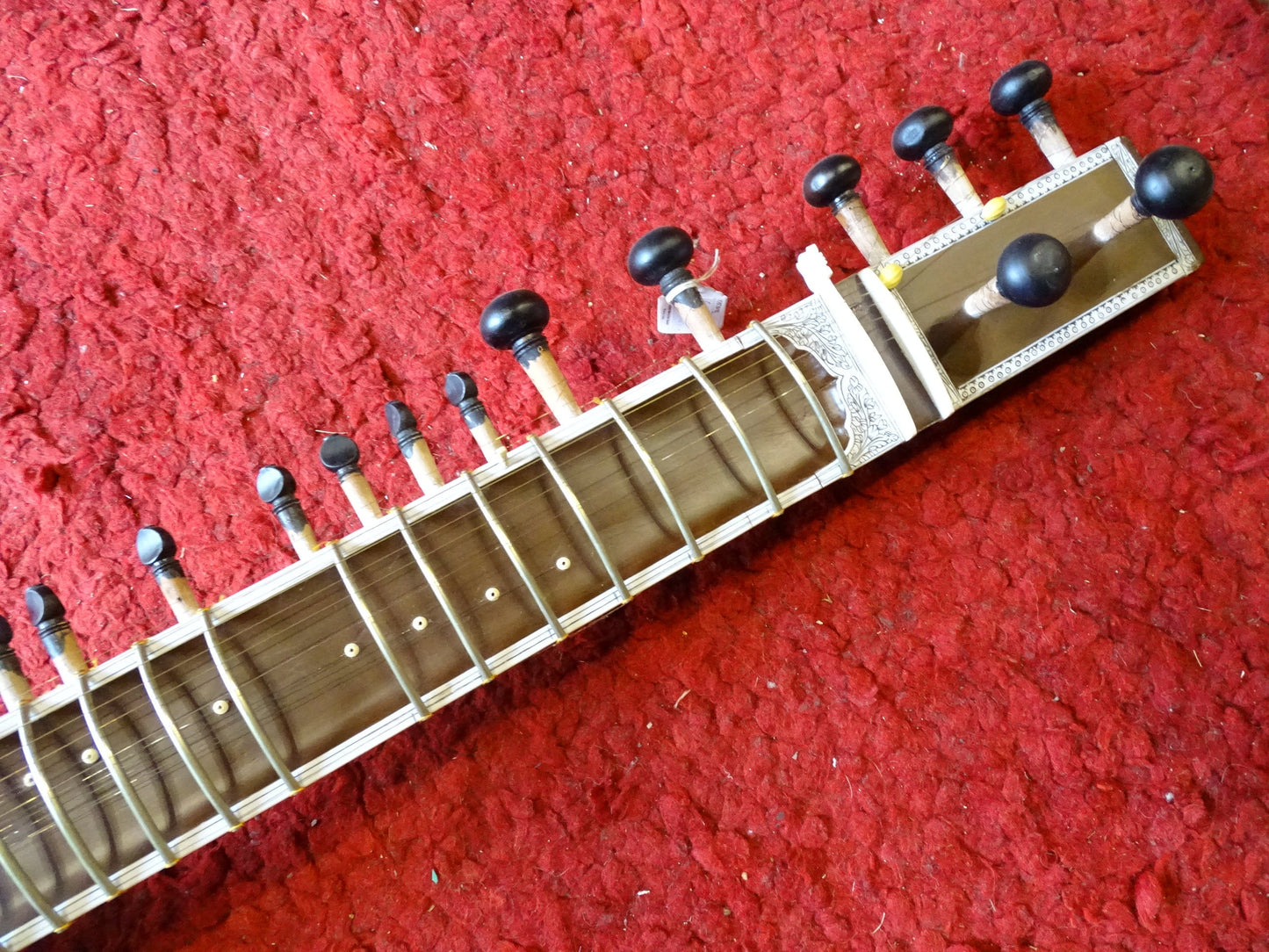 SITAR INDIEN avec Tumba, modèle neuf, prêt à jouer - 11 cordes sympathique + 7 cordes de jeux !