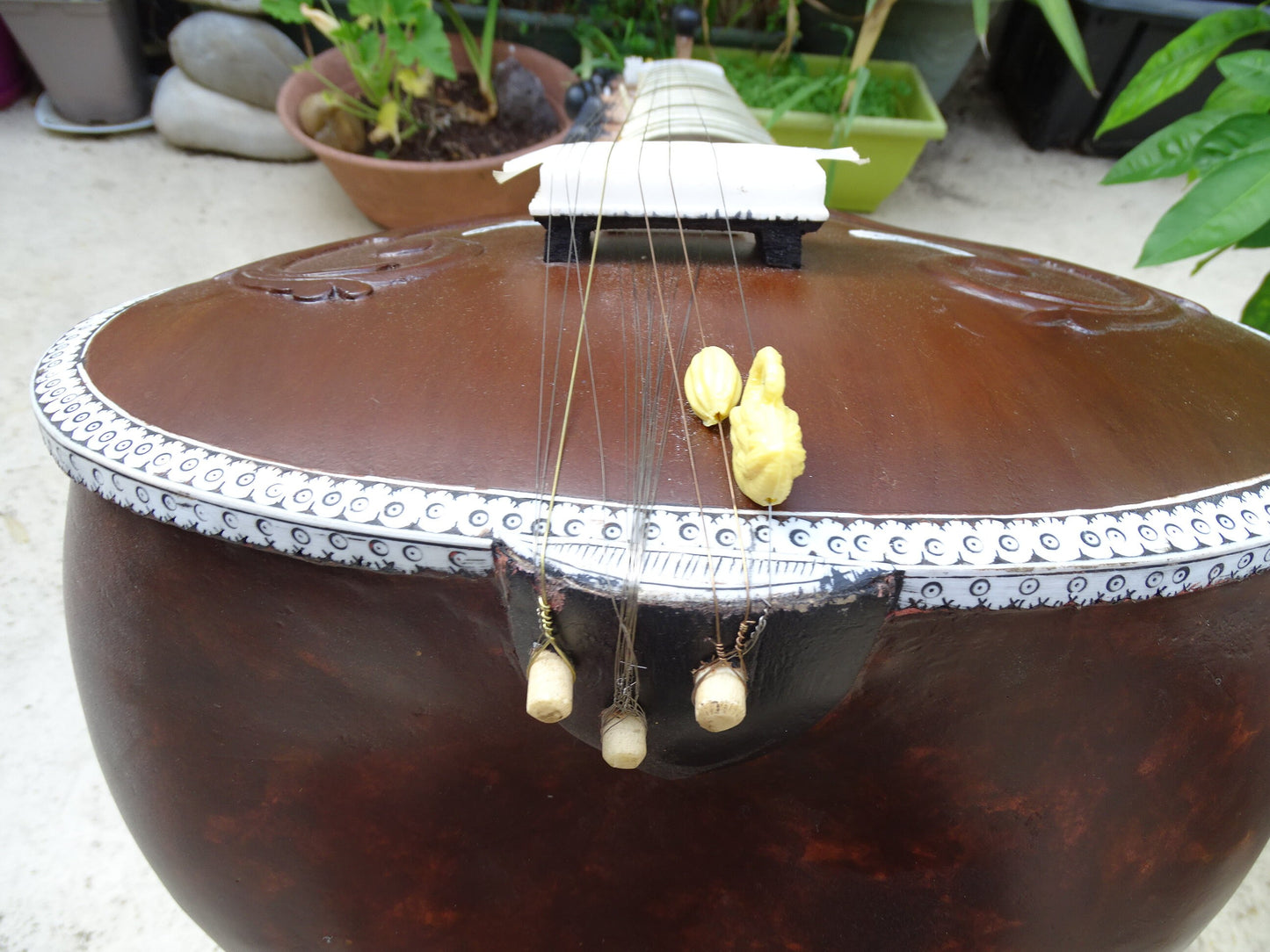SITAR INDIEN avec Tumba, modèle neuf, prêt à jouer - 11 cordes sympathique + 7 cordes de jeux !