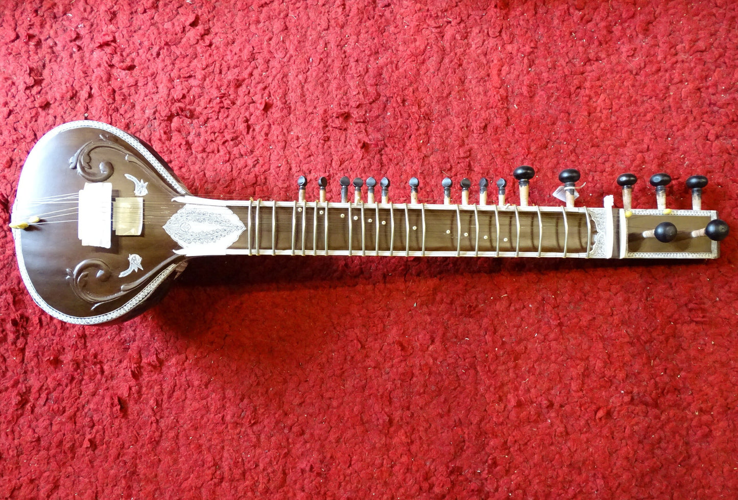 SITAR INDIEN avec Tumba, modèle neuf, prêt à jouer - 11 cordes sympathique + 7 cordes de jeux !