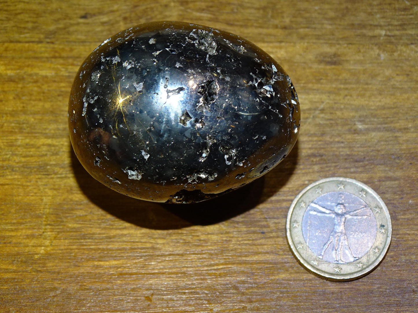Sélection d'oeufs en pyrite et chalcopyrite, de 45 à 146 grammes, de 30 à 47 millimètres de diamètre. Très belle qualité, parfait pour la lithothérapie, collection, exposition...!