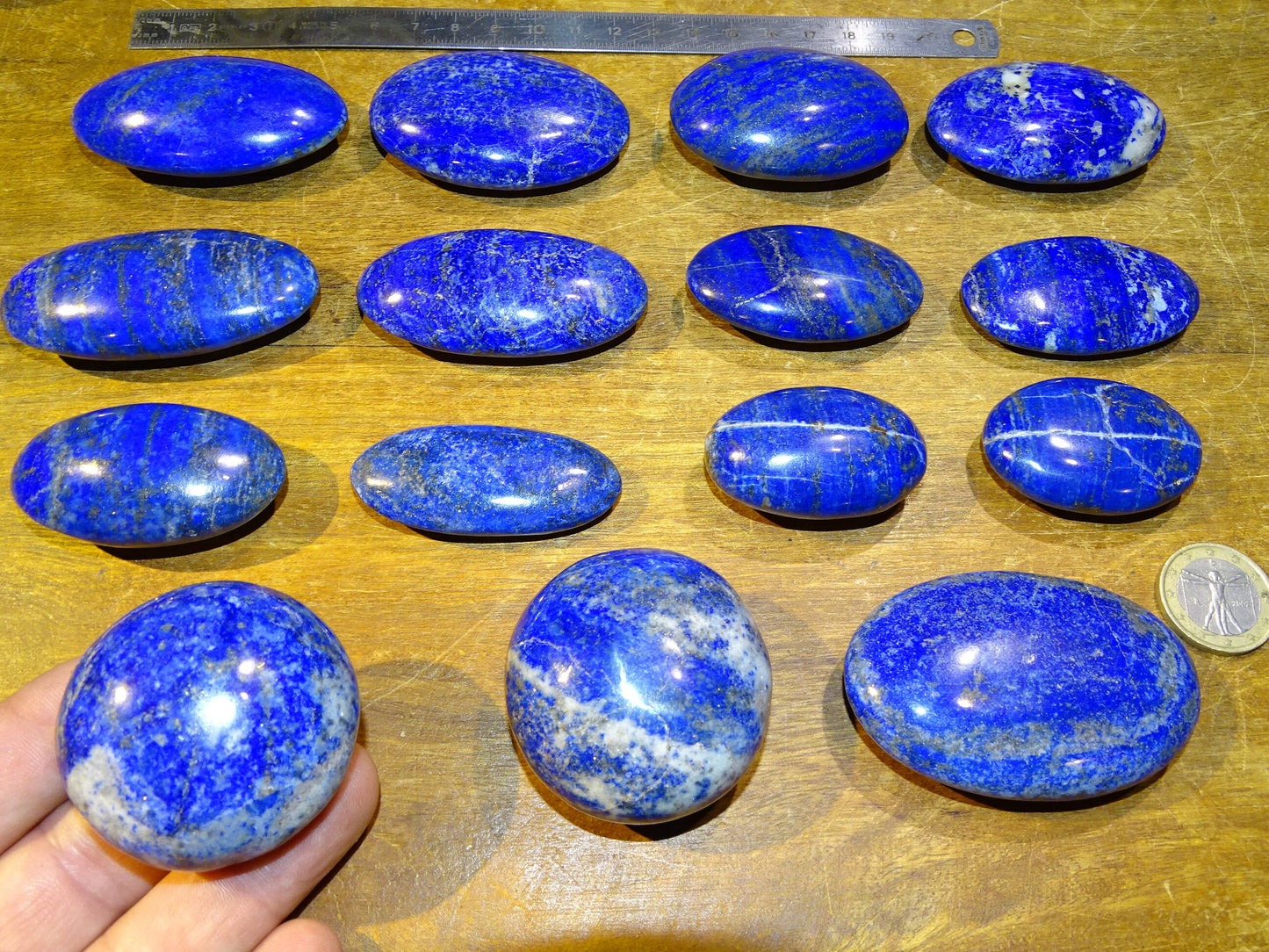 Lapis lazuli, Sélection de galets au choix, de 6x4x1,5 cm. Format adéquat pour massages. Un bleu envoûtant et fascinant, pierre des pharaons !