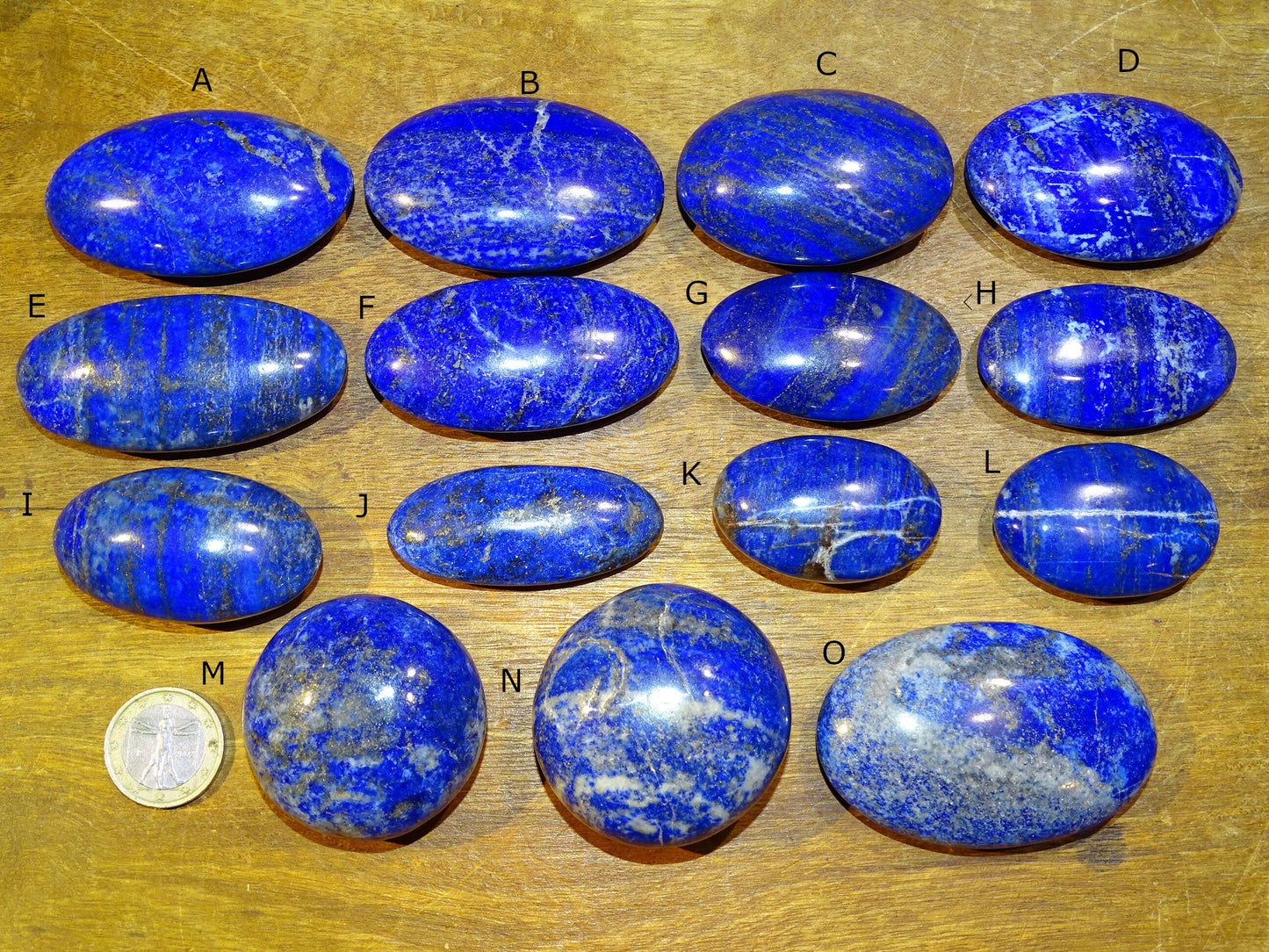 Lapis lazuli, Sélection de galets au choix, de 6x4x1,5 cm. Format adéquat pour massages. Un bleu envoûtant et fascinant, pierre des pharaons !