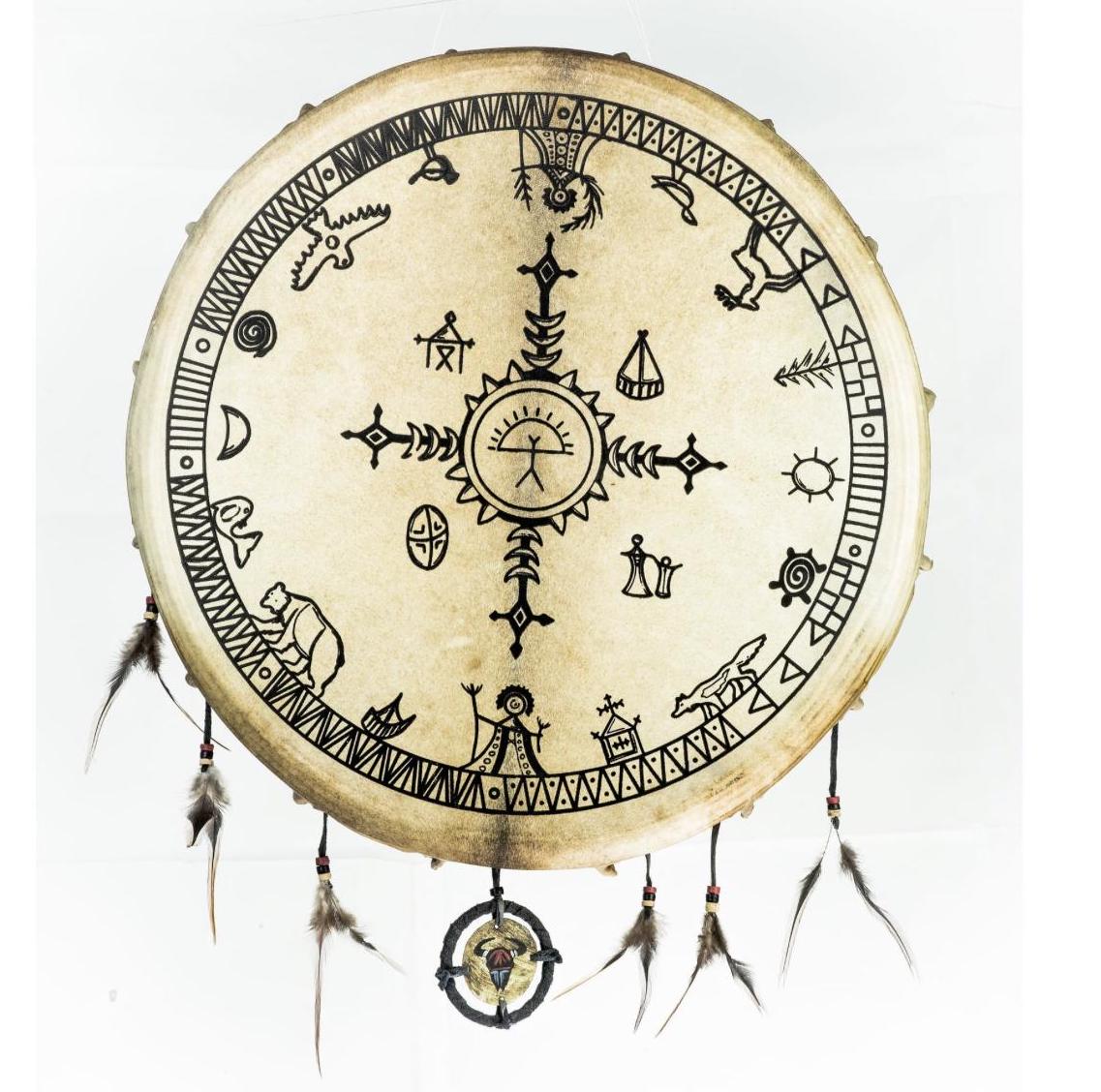 Sélection de tambours Chamanique avec motifs, modèles au choix de Ø 50. Très bonne qualité, parfait pour découvrir ou se perfectionner. Vendu avec maillet !