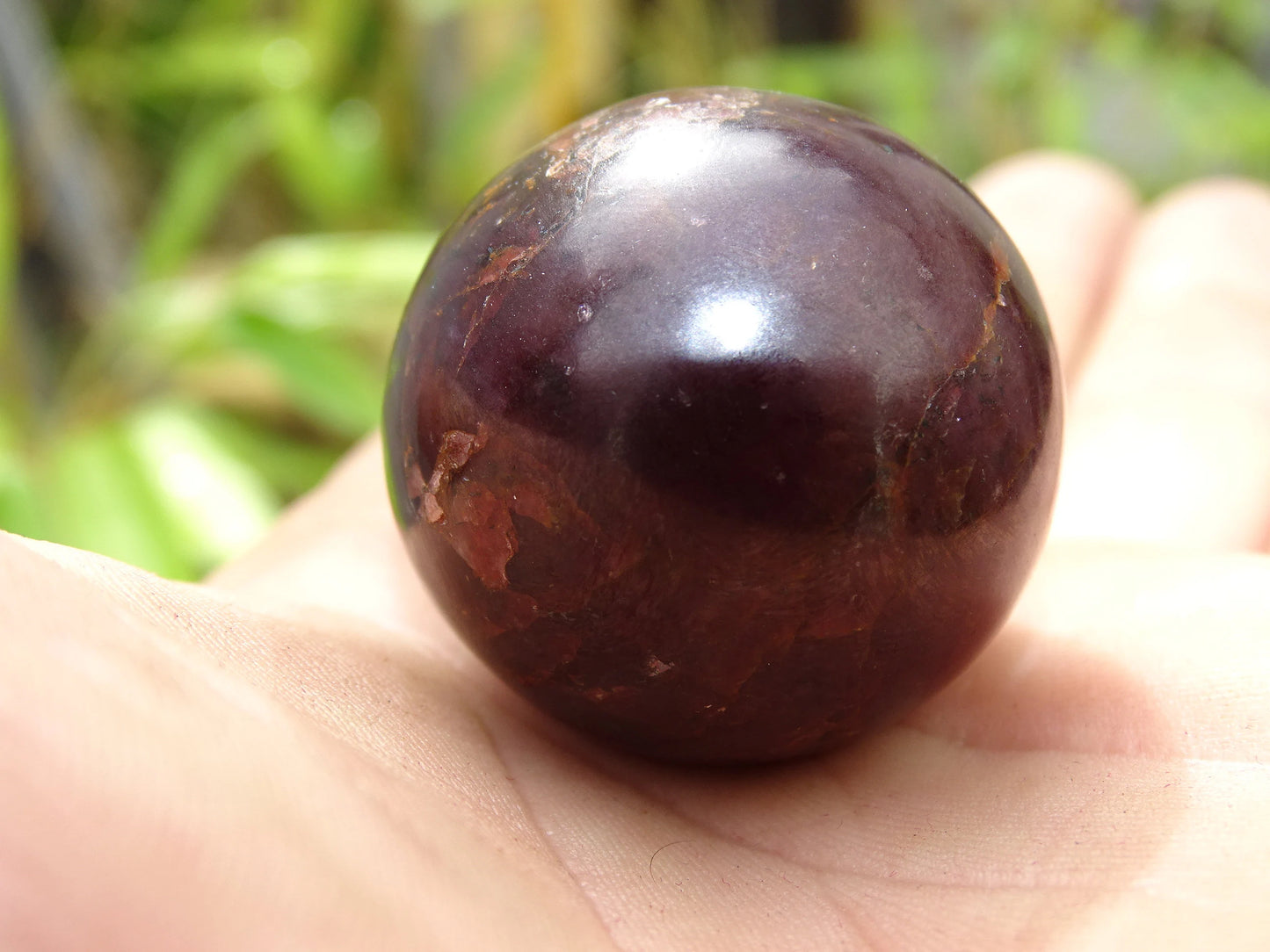 Sélection de sphères en Grenat Almandin de 2,7 à 4,5 centimètres. Parfait pour la lithothérapie, collection, exposition...!