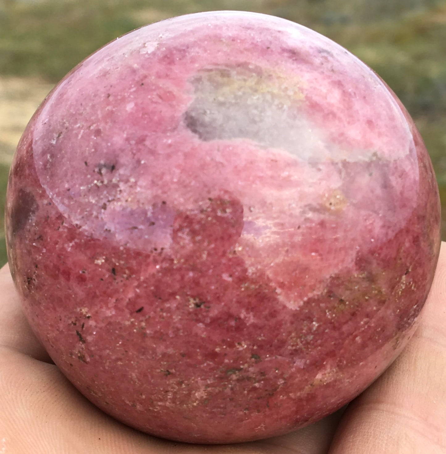 Rhodonite sphere, unique piece of 60 millimeters, 445 grams. Magnificent quality, superb color! Perfect for lithotherapy, collection, exhibition...!
