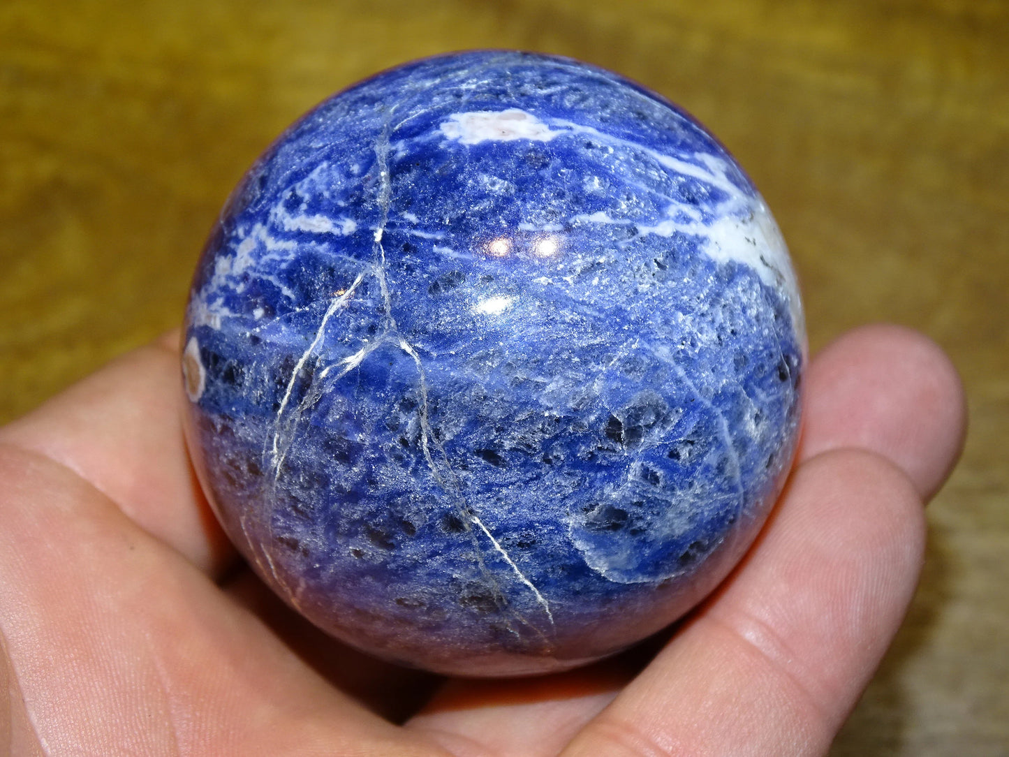 Sphère en Sodalite de 320 grammes, de 58 millimètres. Parfait pour une collection, exposition... !