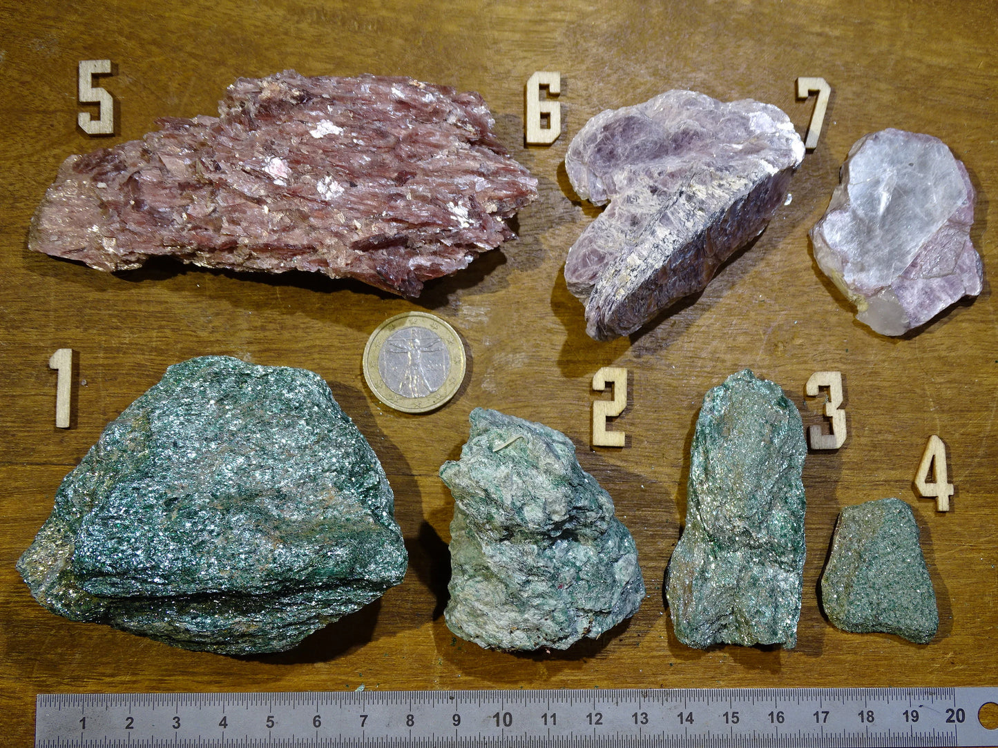 Mica vert ou violet soit Fuchsite ou Lépidolite - Spécimens naturels au choix de 70mm x 40 x 30 environ - de 10 à 40 grammes !