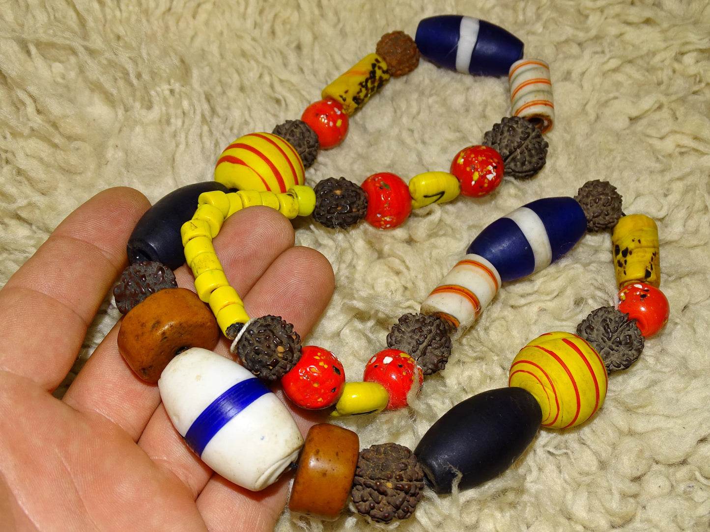 Collier népalais de 60 cm, perles multicolores en verre et terre cuite, superbe pièce !