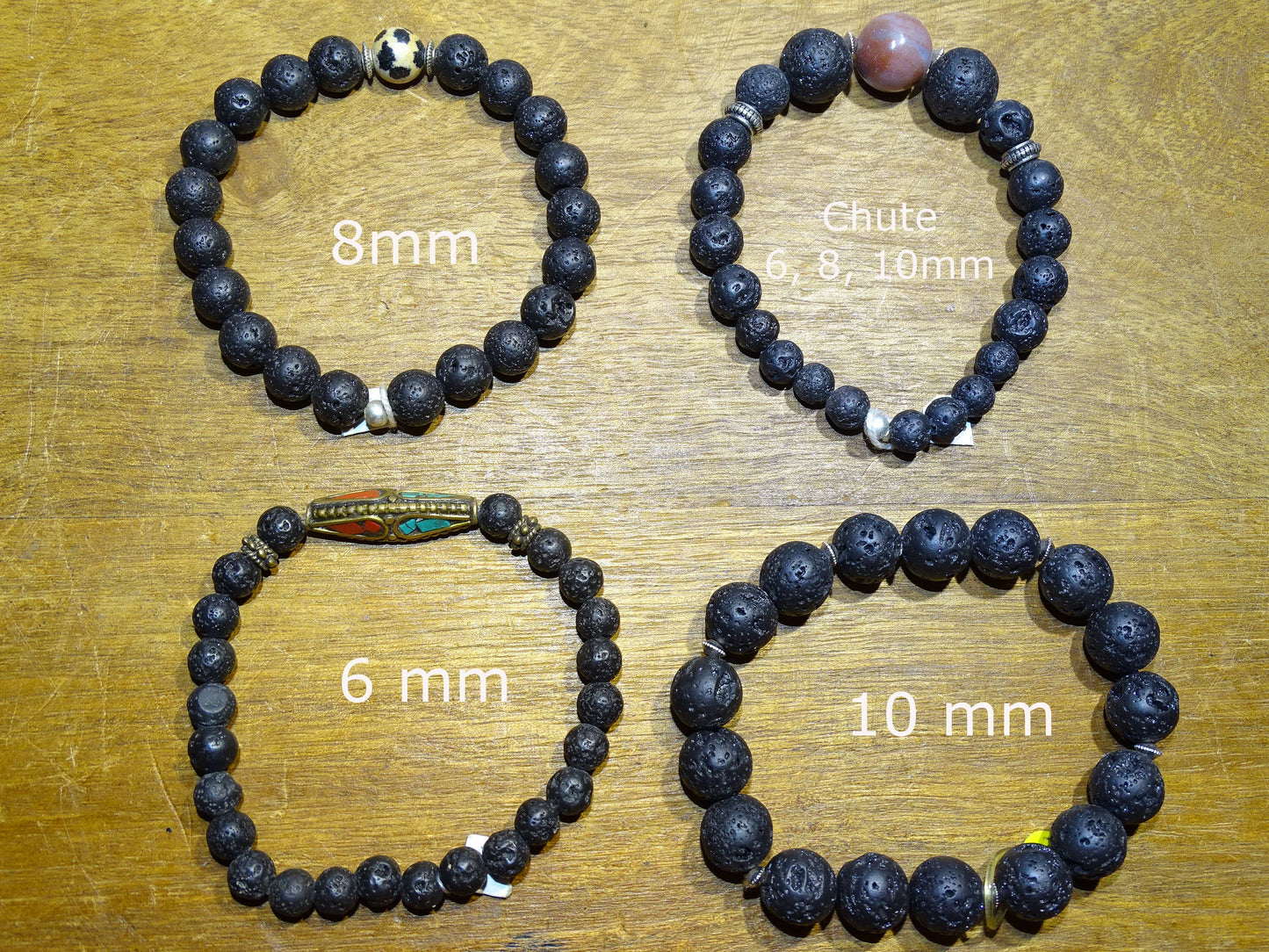 Bracelet, collection n°5 'pierre de lave', perles de 8mm - 17 à 21 cm. Fait main par Zen Curiosity !