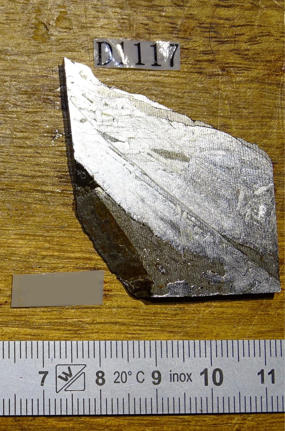 Météorite 'Muonionalusta', spéciment de 60x31x3mm - 20 grammes. De type IVA, qui s'est écrasée dans le nord de la Scandinavie !