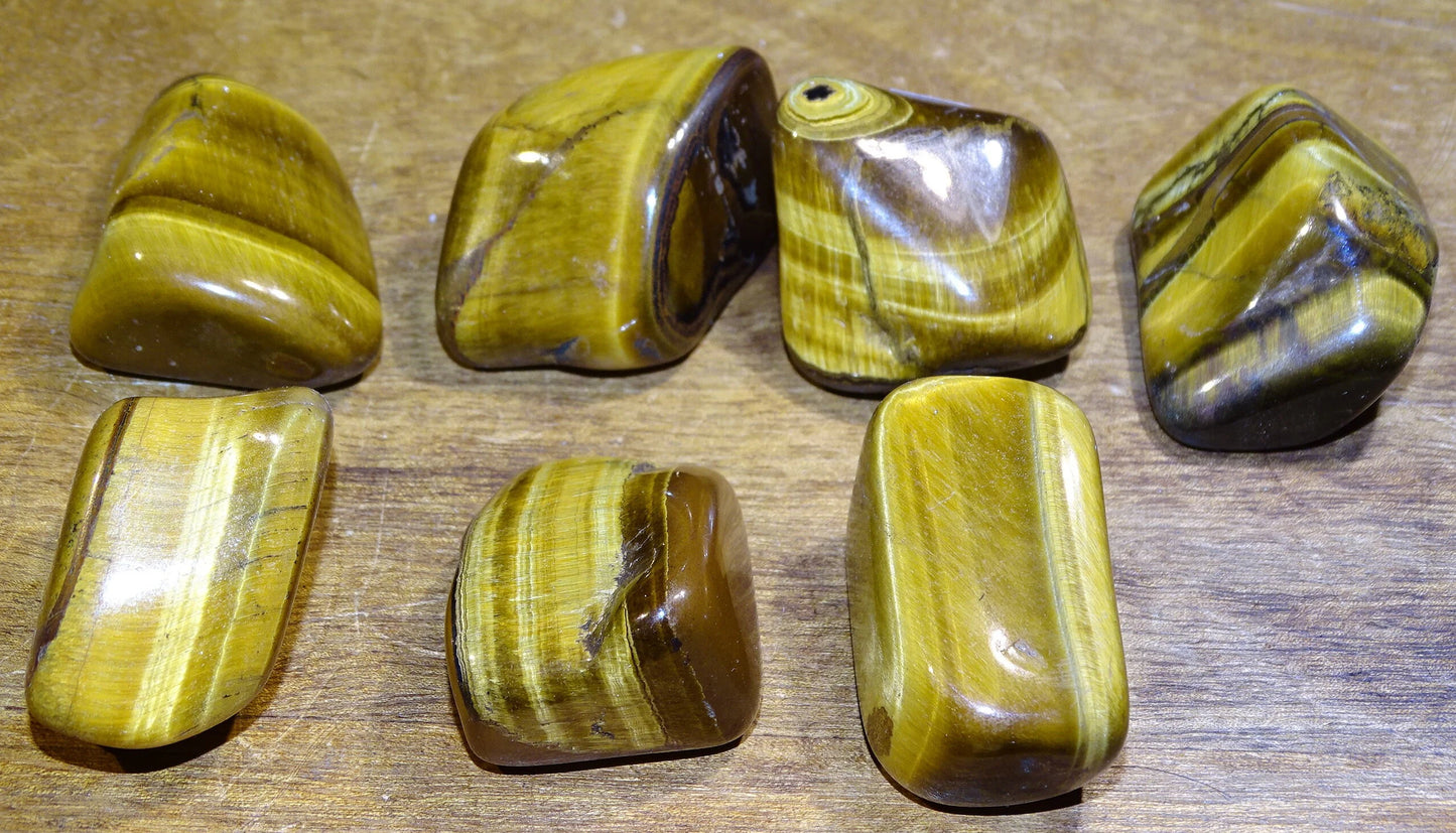 Œil de Tigre, perles rondes de 4, 6, 8 ou 10 mm. Vendu en fil de perle 38/39 cm, en bracelet de 17 à 21cm, en collier de 45 ou sautoir de 60cm. Qualité AA à AAA, superbes perles, belle pureté, parfait !