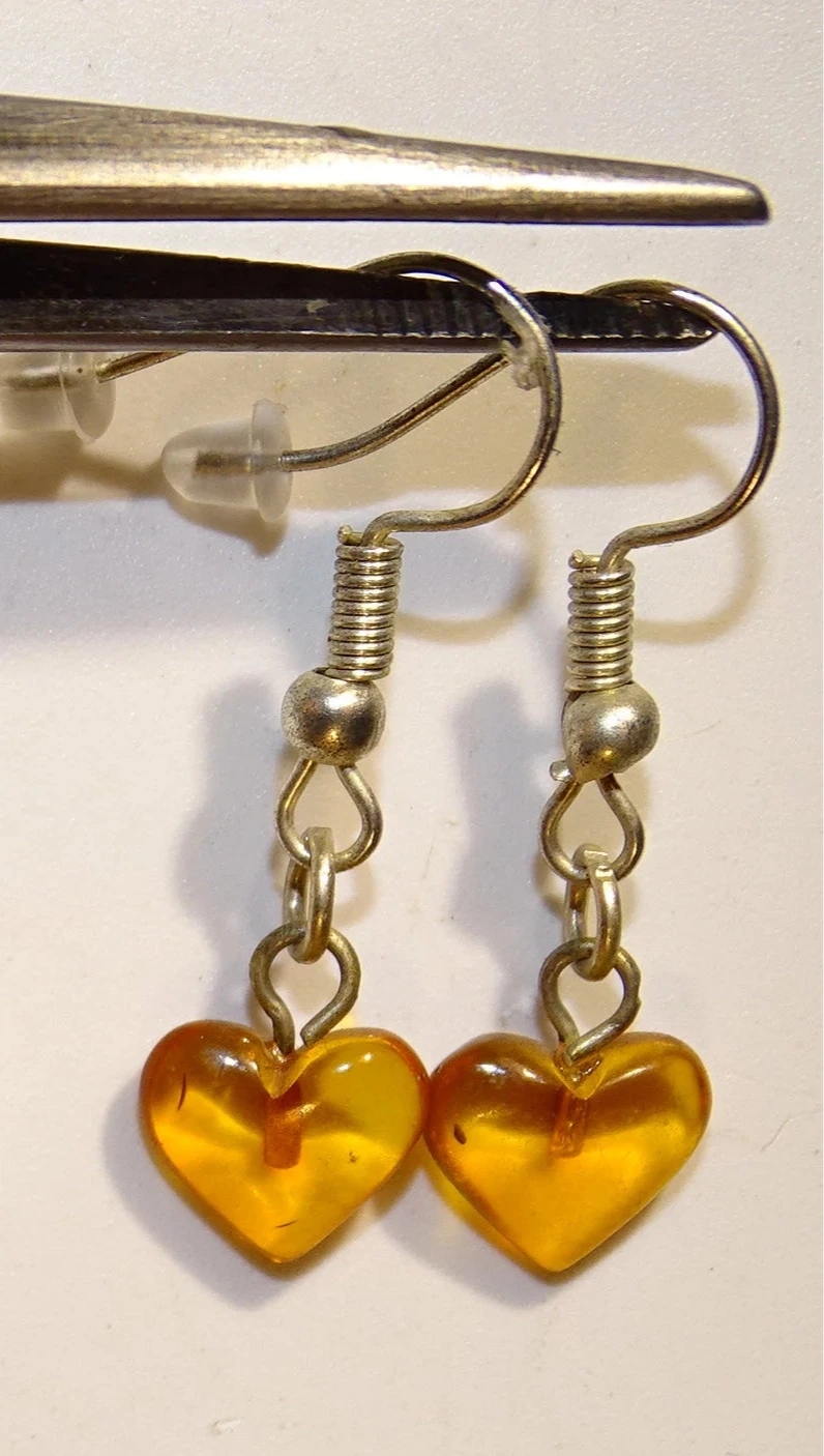 Boucles d'oreilles en Ambre, qualité A à AA, montées par "Gem & Zen". Vendu en finition Argent, laiton ton Argent ou doré + options pour des choix de montures, parfait !