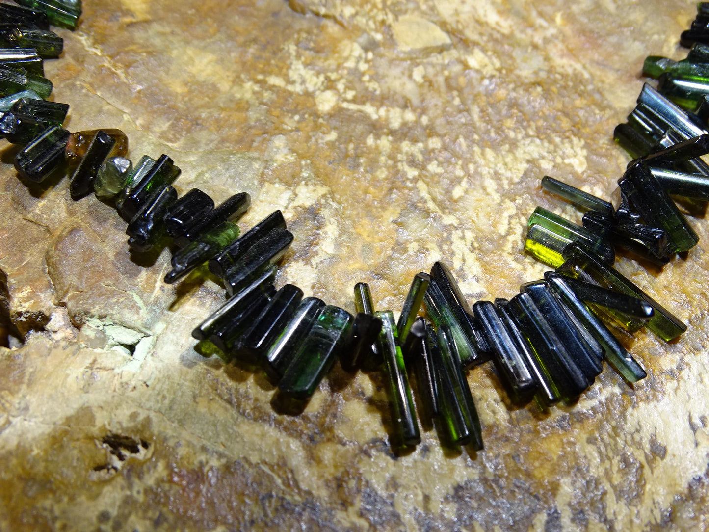 Bijoux d'exception, superbe collier en perle naturelle de tourmaline verte - verdelite - 40 cm - fait sur Argent ! Véritable œuvre d'art, chaque perle est un joyau !
