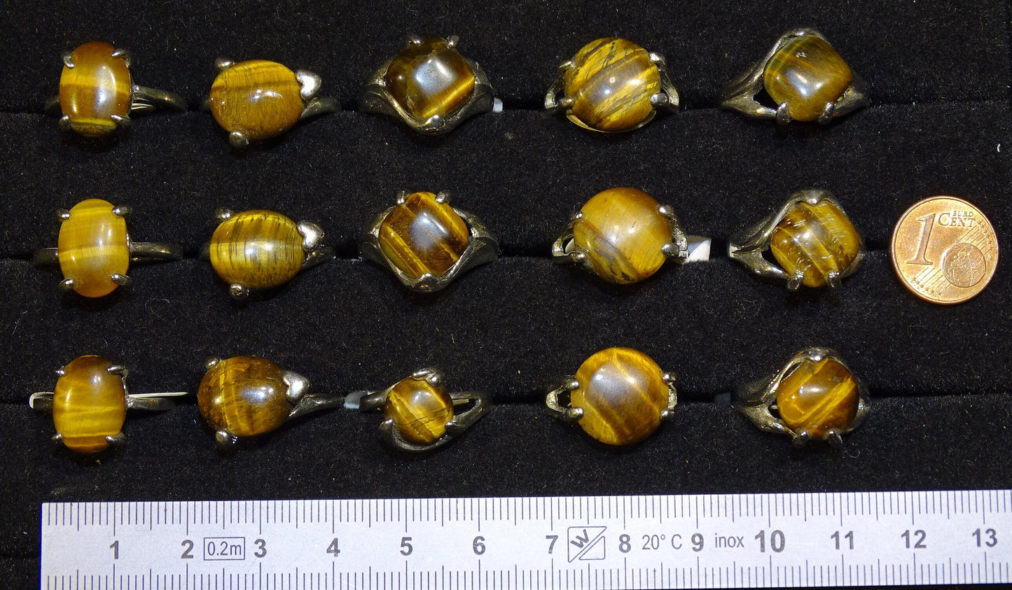 Bague en Œil de tigre, sélection de divers modèles au choix. Faites en laiton couleur Argent. Superbe pierre aux reflets irisés ! Taille repérées de 53 à 61 Fr. (voir photo)