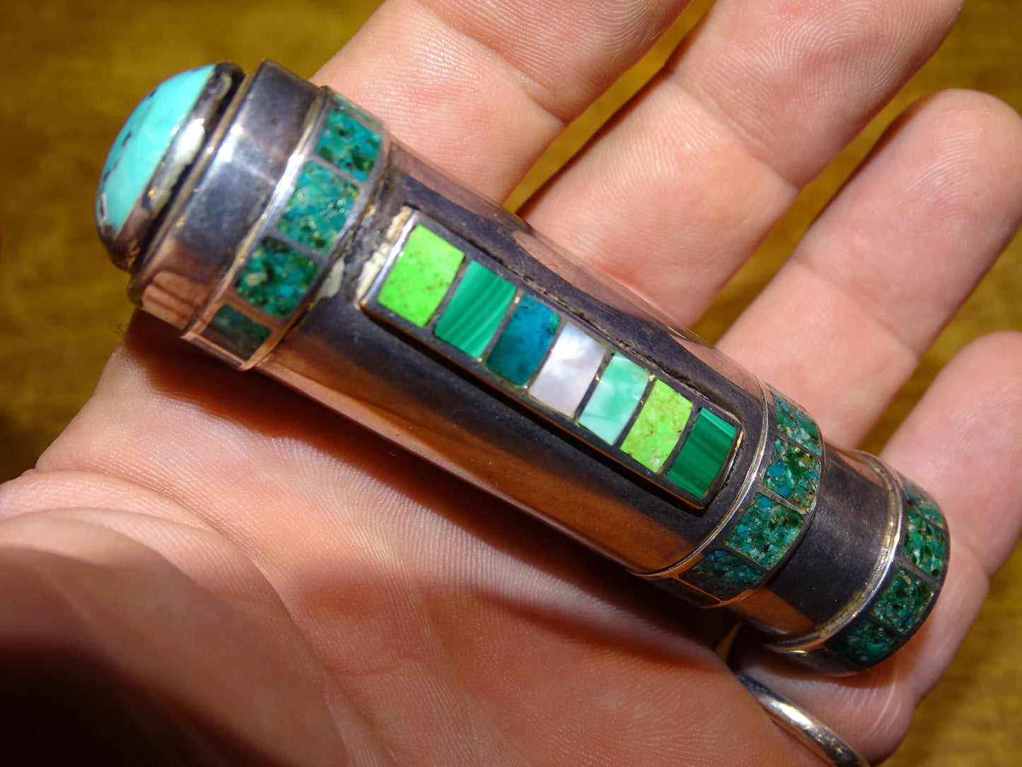 Etui/ Tube/ Stick en c habillé de pierres de types turquoise, réalisé par un bijoutier Français !
