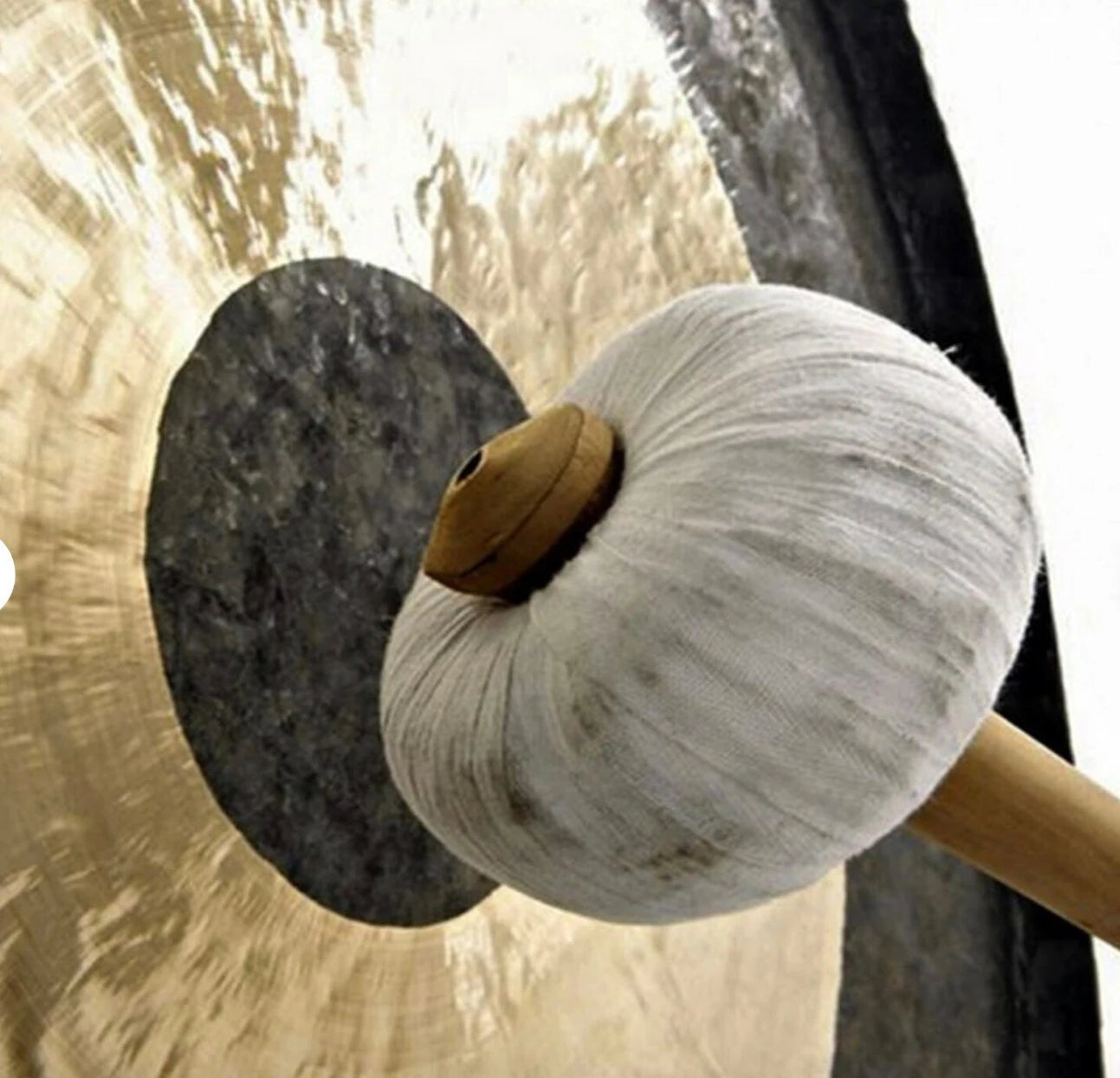 Sélection de Gong, 2 types au choix : 'Chao Gong' de Ø 30 à 90 cm et 'Wind Gong' de Ø 30 à 80 cm. Vendu avec maillet, parfait !