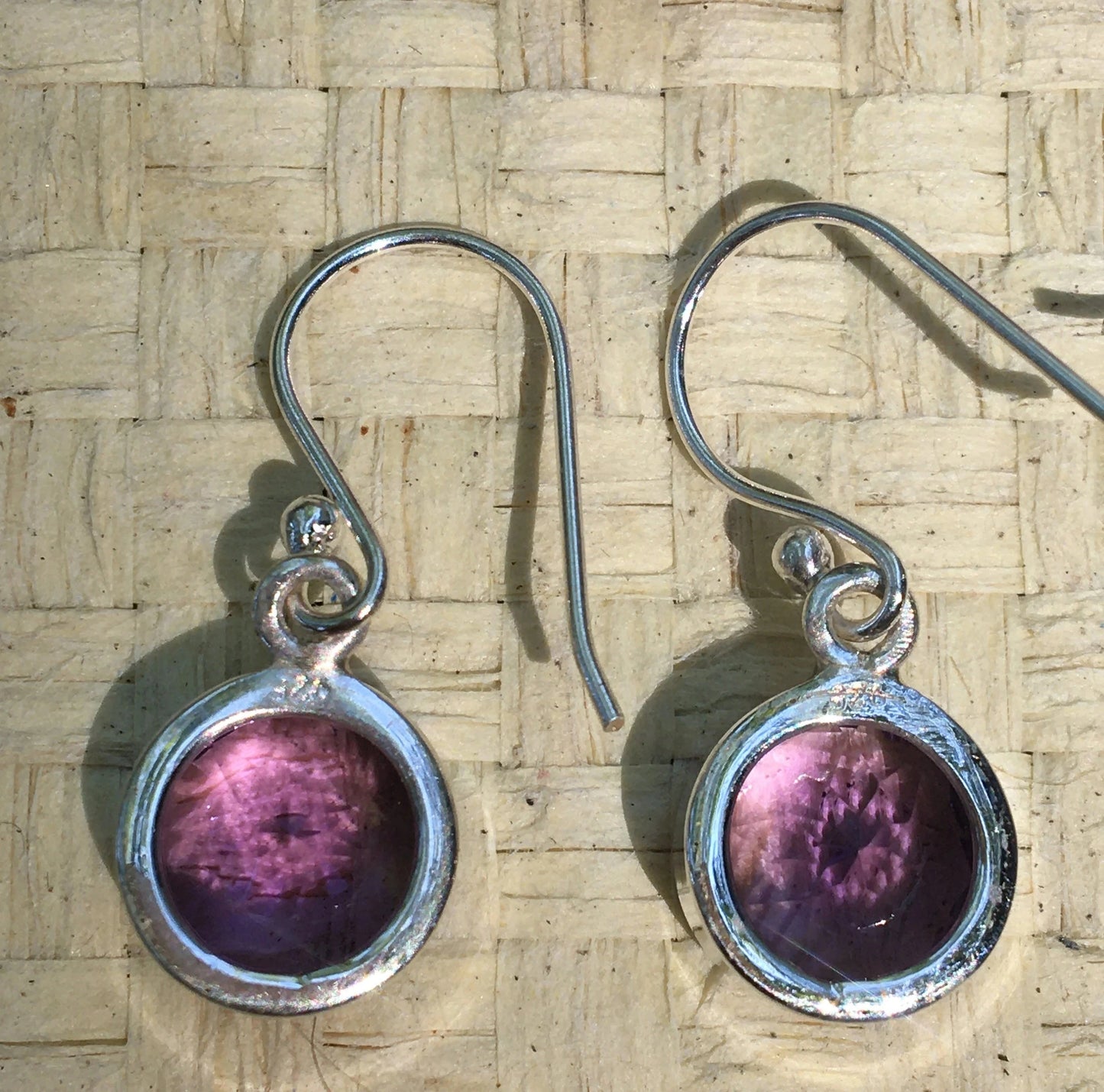 Boucles d'oreilles en Améthyste, cabochon facetté sertis Argent 925, qualité AA à AAA !