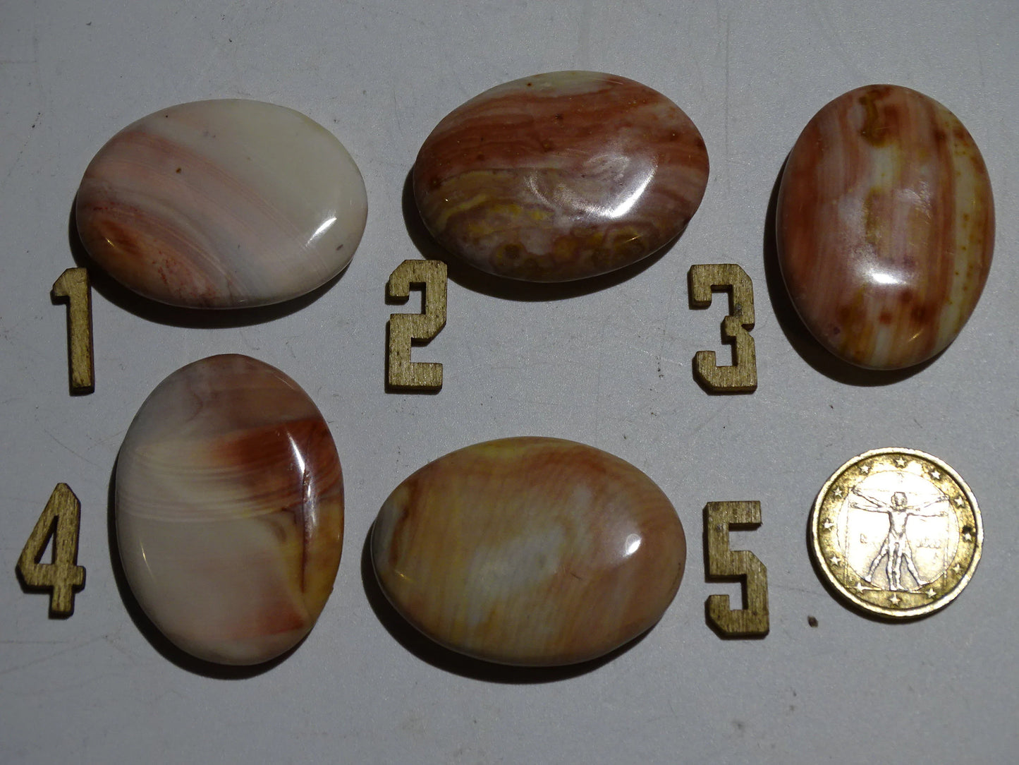 Agate/ Jaspe rose, magnifiques galets de 40 x 30 x 10 mm - 21 grammes environ. Des formes et des couleurs rares et unique !