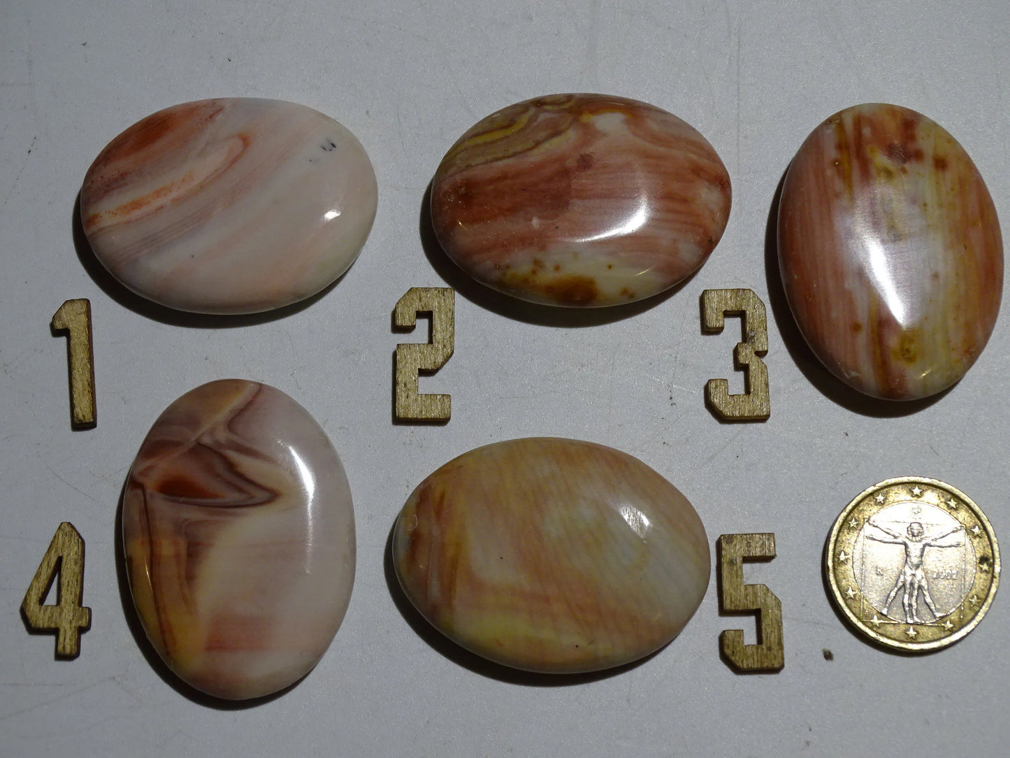 Agate/ Jaspe rose, magnifiques galets de 40 x 30 x 10 mm - 21 grammes environ. Des formes et des couleurs rares et unique !