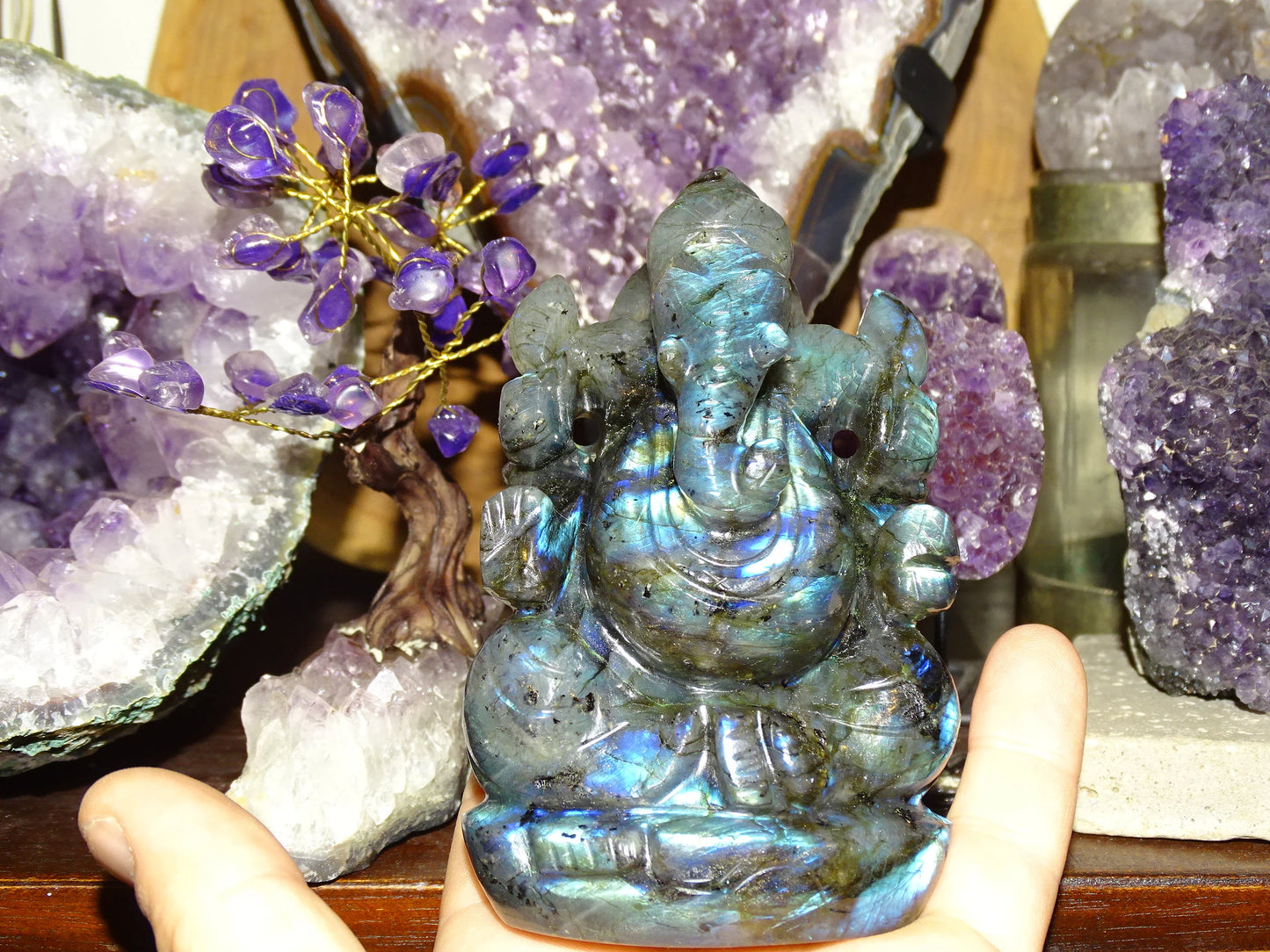 Ganesh en pierre de 'labradorite', fait main, taille de 115 millimètres de hauteur x 85 x 48 - 510 grammes. Superbe pièce aux reflets bleutés incroyable pour 1 divinité Hindouiste éternelle !