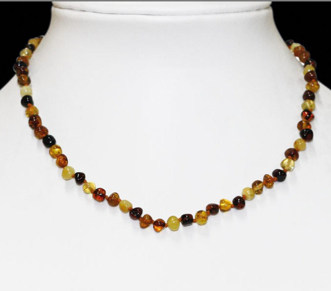 Ambre finition 'brillante', perles de 5/7 mm, collier de 44 cm. Fermoir à vis. Qualité AA à AAA !